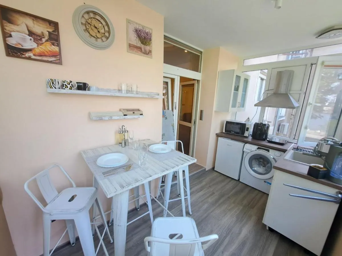 Sea Vibes Apartment - Free Public Parking, Wifi, Cable & Smart Tv, 0,9 Km To Beach Varna